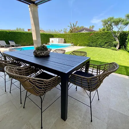 Vikendica Ferienvilla Divina Mit Privatem Pool By Interhome *