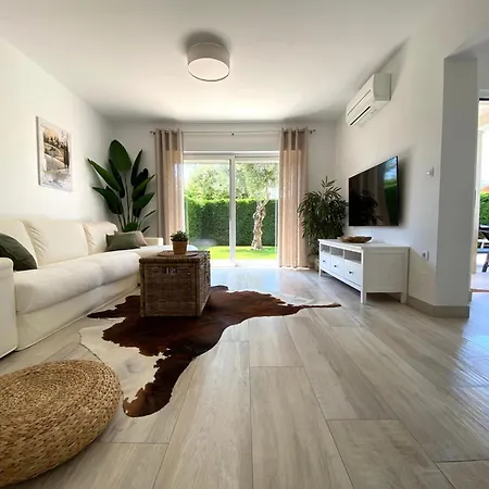 Ferienvilla Divina Mit Privatem Pool By Interhome