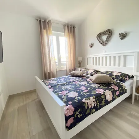 Ferienvilla Divina Mit Privatem Pool By Interhome Vikendica